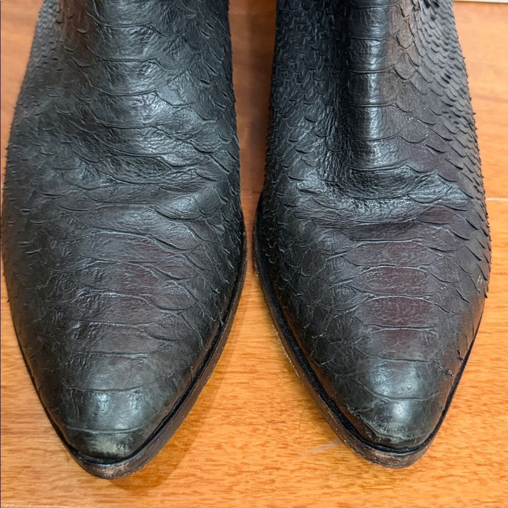 Frye Women's Black Zoe Ring Short Smooth Full Grain/Snakeskin Boots Size 6.5 - Picture 4 of 12